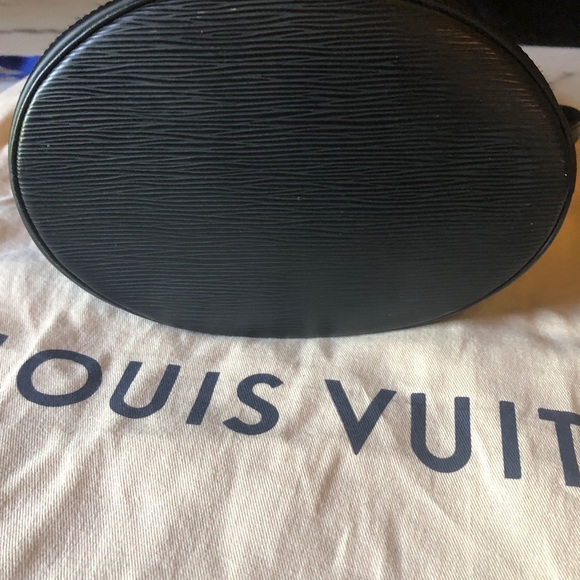 ⭐️ Louis Vuitton Epi Bucket PM Bag - Picture 6 of 15